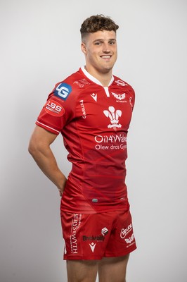 150921 - Scarlets Rugby Squad Headshots - Tomi Lewis