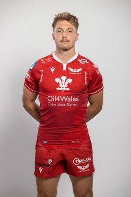 150921 - Scarlets Rugby Squad Headshots - Tyler Morgan