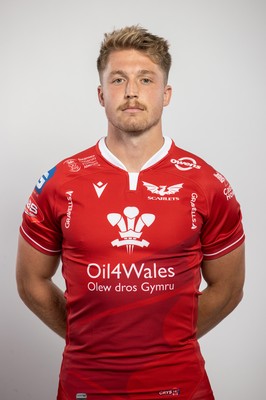 150921 - Scarlets Rugby Squad Headshots - Tyler Morgan