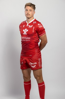 150921 - Scarlets Rugby Squad Headshots - Tyler Morgan