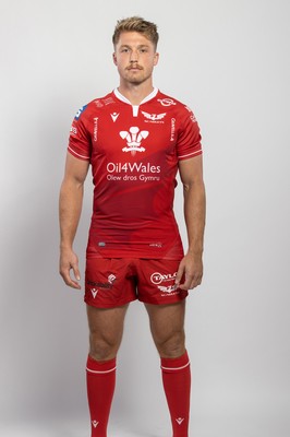 150921 - Scarlets Rugby Squad Headshots - Tyler Morgan