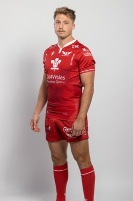 150921 - Scarlets Rugby Squad Headshots - Tyler Morgan