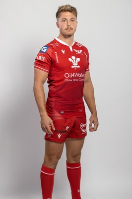 150921 - Scarlets Rugby Squad Headshots - Tyler Morgan