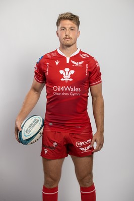 150921 - Scarlets Rugby Squad Headshots - Tyler Morgan