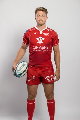 150921 - Scarlets Rugby Squad Headshots - Tyler Morgan