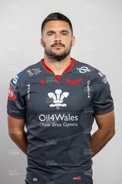 150921 - Scarlets Rugby Squad Headshots - Tom Price