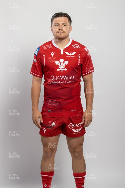 150921 - Scarlets Rugby Squad Headshots - Steff Evans