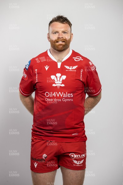 150921 - Scarlets Rugby Squad Headshots - Tom Phillips