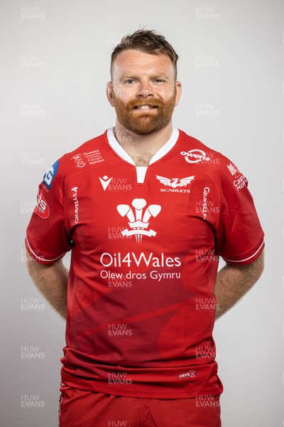 150921 - Scarlets Rugby Squad Headshots - Tom Phillips