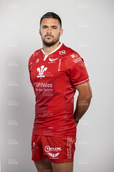 150921 - Scarlets Rugby Squad Headshots - Tom Price