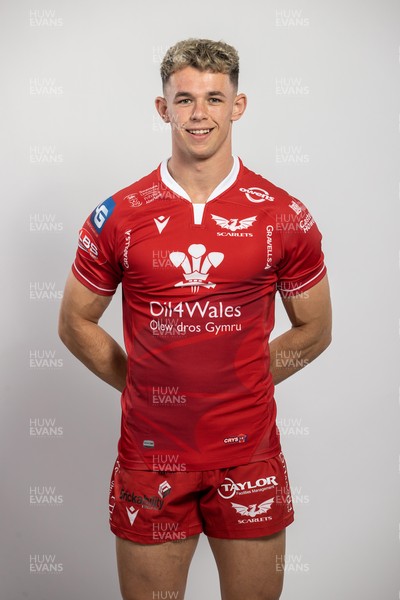 150921 - Scarlets Rugby Squad Headshots - Tom Rogers