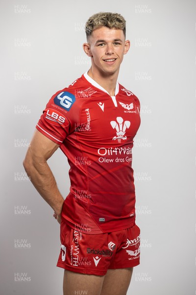 150921 - Scarlets Rugby Squad Headshots - Tom Rogers
