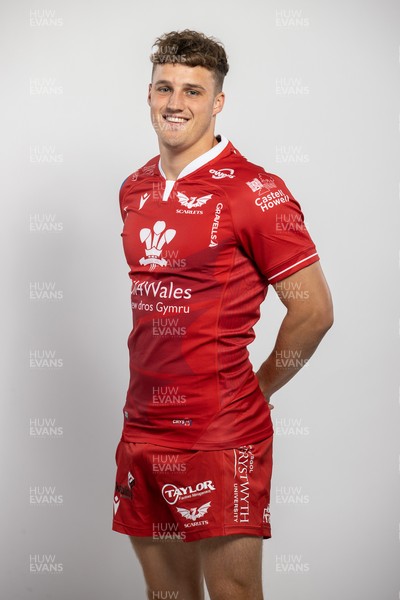150921 - Scarlets Rugby Squad Headshots - Tomi Lewis