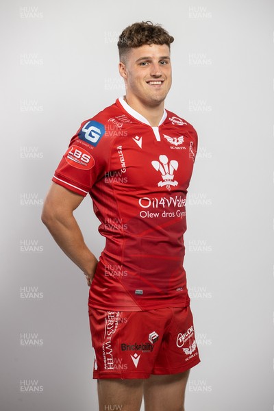 150921 - Scarlets Rugby Squad Headshots - Tomi Lewis