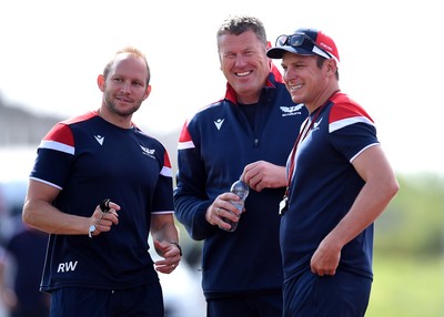 050819 - Scarlets Rugby Training - Richard Whiffin, Glenn Delaney and Brad Mooar during training