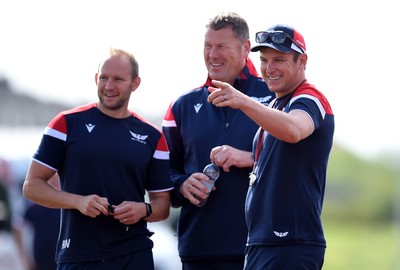 050819 - Scarlets Rugby Training - Richard Whiffin, Glenn Delaney and Brad Mooar during training