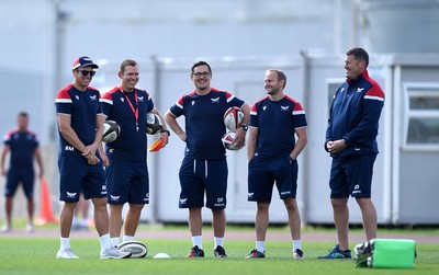 050819 - Scarlets Rugby Training - Brad Mooar, Ioan Cunningham, Dai Flanagan, Richard Wiffin and Glenn Delaney during training