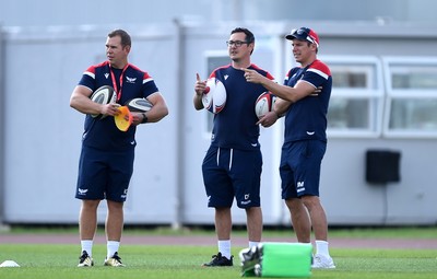 050819 - Scarlets Rugby Training - Ioan Cunningham, Dai Flanagan and Brad Mooar during training