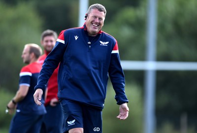 050819 - Scarlets Rugby Training - Glenn Delaney during training