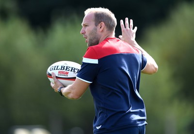 050819 - Scarlets Rugby Training - Richard Whiffin during training