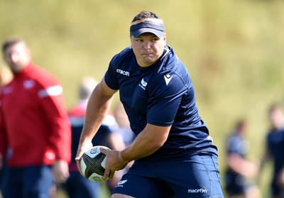 050819 - Scarlets Rugby Training - Werner Kruger during training