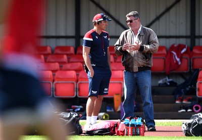 050819 - Scarlets Rugby Training - Brad Mooar and Nigel Short during training