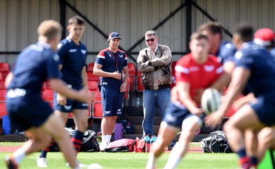 050819 - Scarlets Rugby Training - Brad Mooar and Nigel Short during training