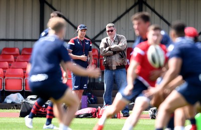 050819 - Scarlets Rugby Training - Brad Mooar and Nigel Short during training