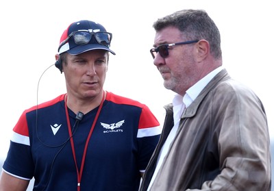 050819 - Scarlets Rugby Training - Brad Mooar and Nigel Short during training