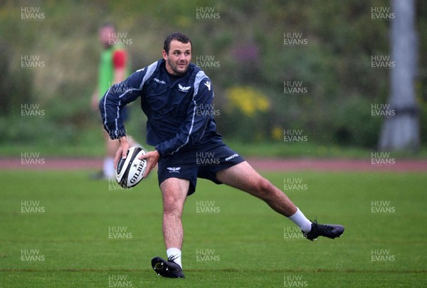100820 - Scarlets Rugby Training - Paul Asquith during training