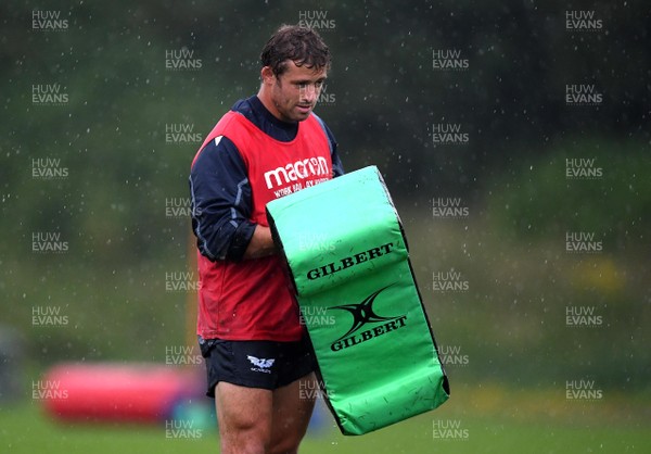 100820 - Scarlets Rugby Training - Leigh Halfpenny during training