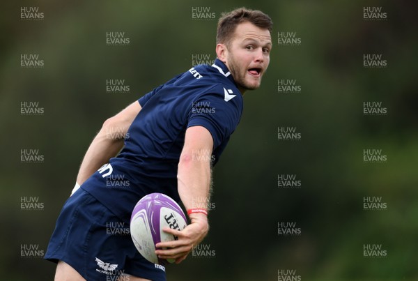 150920 - Scarlets Rugby Training - Steff Hughes during training