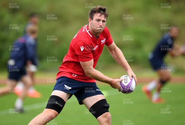150920 - Scarlets Rugby Training - Ed Kennedy during training