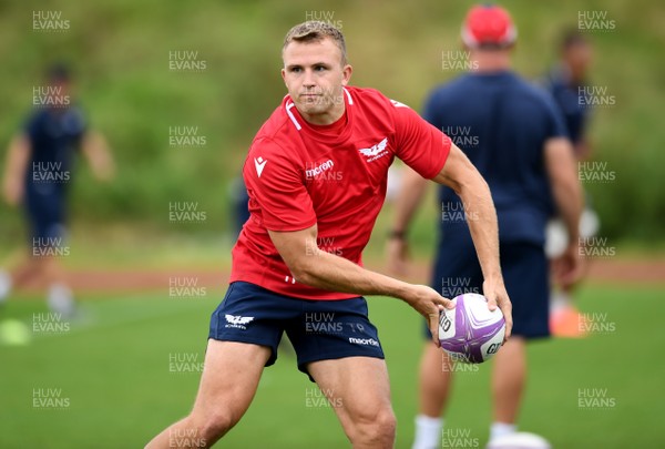 150920 - Scarlets Rugby Training - Tom Prydie during training
