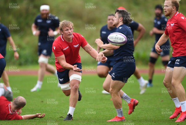 150920 - Scarlets Rugby Training - Jac Morgan during training