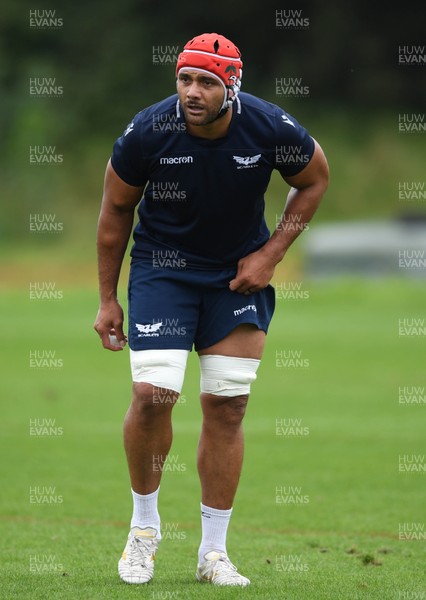 150920 - Scarlets Rugby Training - Sione Kalamafoni during training