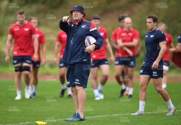 150920 - Scarlets Rugby Training - Glenn Delaney during training