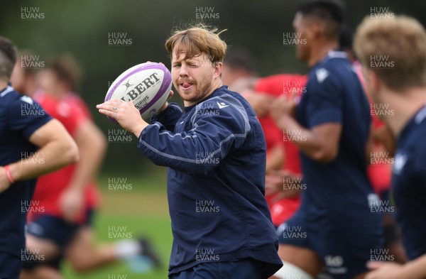 150920 - Scarlets Rugby Training - James Davies during training