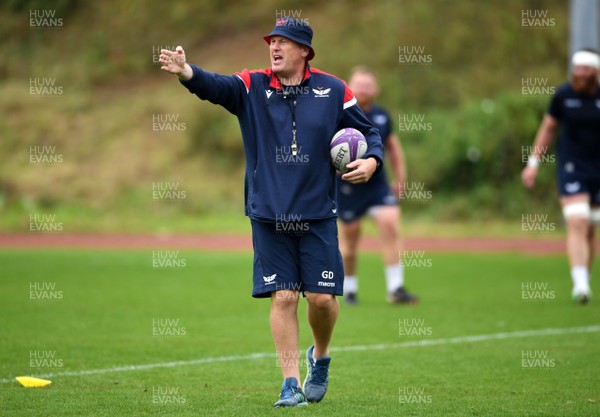 150920 - Scarlets Rugby Training - Glenn Delaney during training