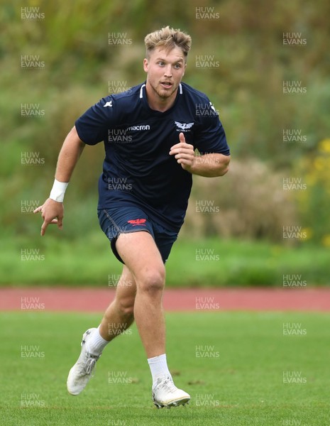 150920 - Scarlets Rugby Training - Tyler Morgan during training