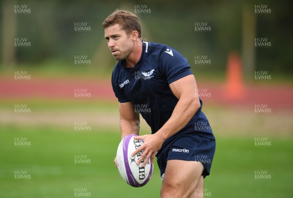 150920 - Scarlets Rugby Training - Leigh Halfpenny during training