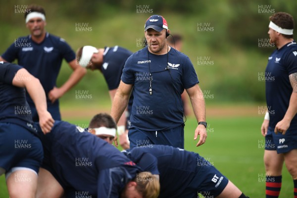 150920 - Scarlets Rugby Training - Ben Franks during training