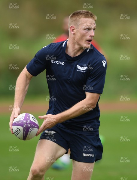 150920 - Scarlets Rugby Training - Johnny McNicholl during training