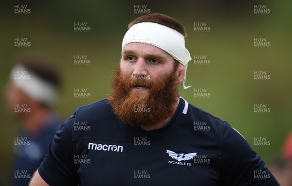150920 - Scarlets Rugby Training - Jake Ball during training