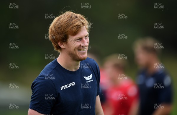 150920 - Scarlets Rugby Training - Rhys Patchell during training
