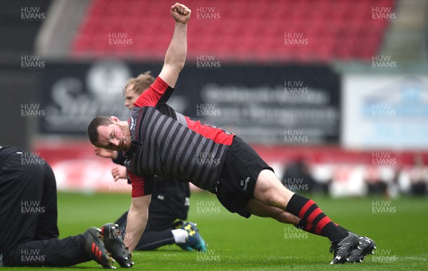 170418 - Scarlets Rugby Training - Ken Owens during training