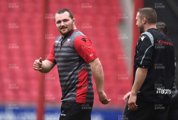 170418 - Scarlets Rugby Training - Ken Owens during training