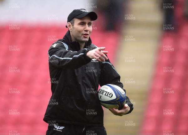 170418 - Scarlets Rugby Training - Stephen Jones during training