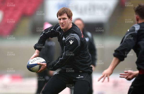 170418 - Scarlets Rugby Training - Rhys Patchell during training