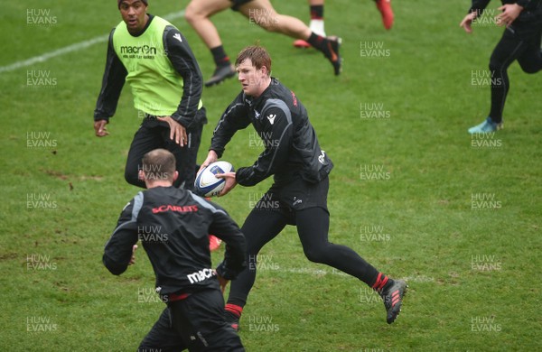 170418 - Scarlets Rugby Training - Rhys Patchell during training